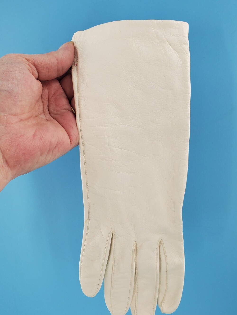 Vintage 60s ivory kidskin gloves